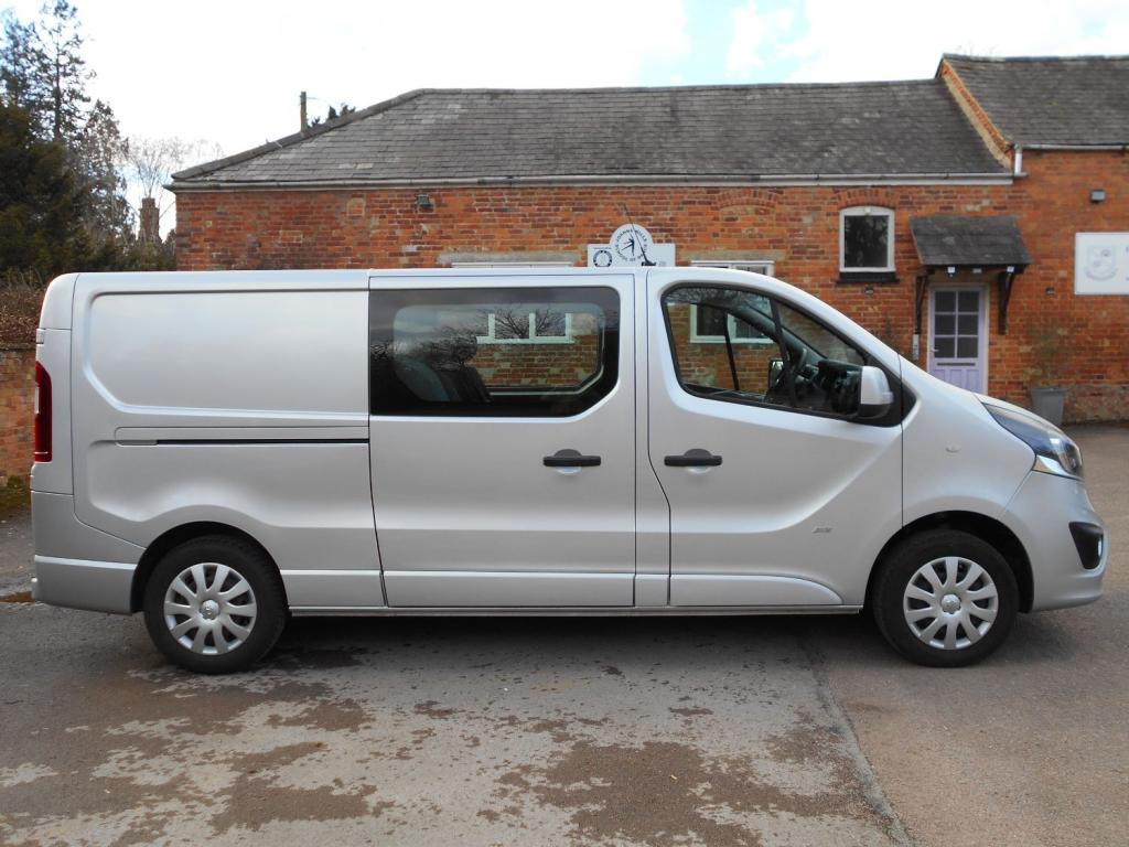 VAUXHALL VIVARO