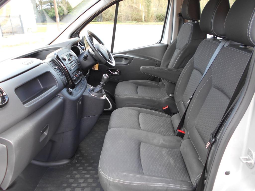 VAUXHALL VIVARO