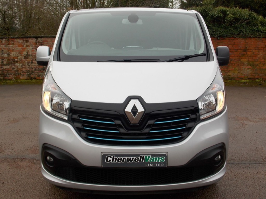View RENAULT TRAFIC LL29 Sport Nav Crew Cab Van 1.6 DCi Bi-Turbo 125bhp LWB **NO VAT** 44,000 Miles