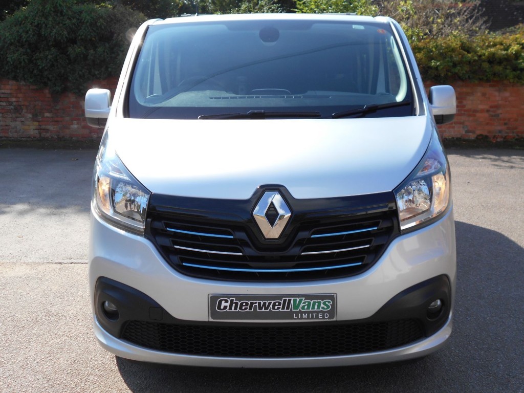View RENAULT TRAFIC LL29 Sport Nav Crew Cab Van 1.6 DCi Bi-Turbo 125bhp LWB **NO VAT** 57,000 Miles