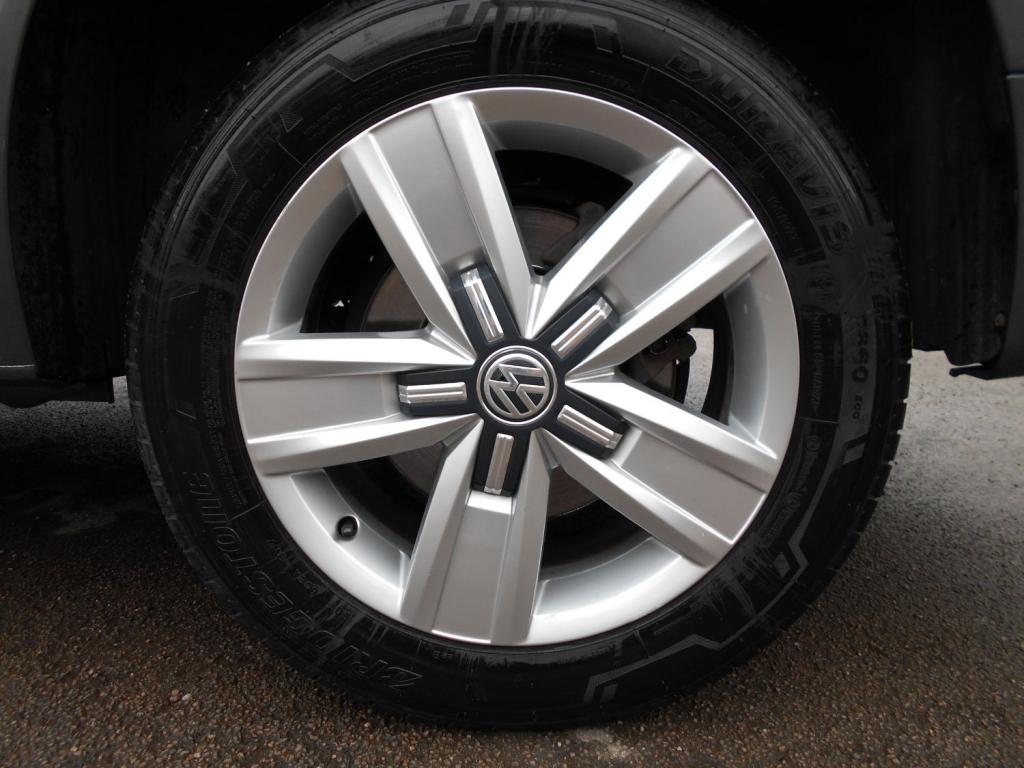 VOLKSWAGEN TRANSPORTER KOMBI