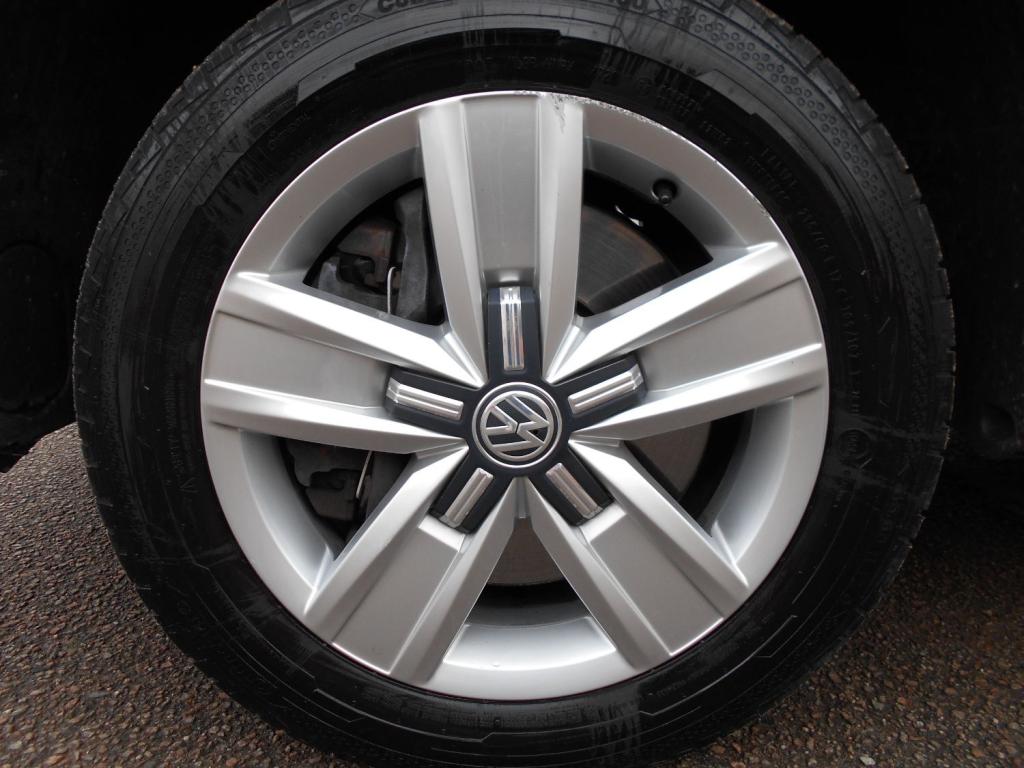 VOLKSWAGEN TRANSPORTER KOMBI