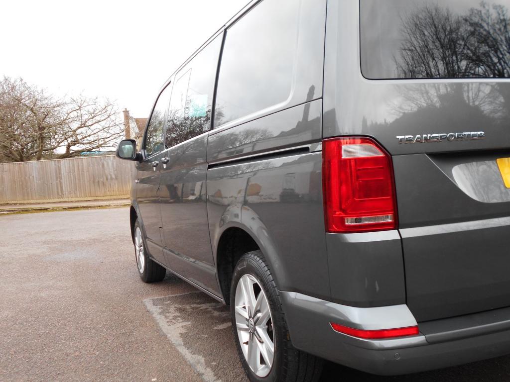 VOLKSWAGEN TRANSPORTER KOMBI