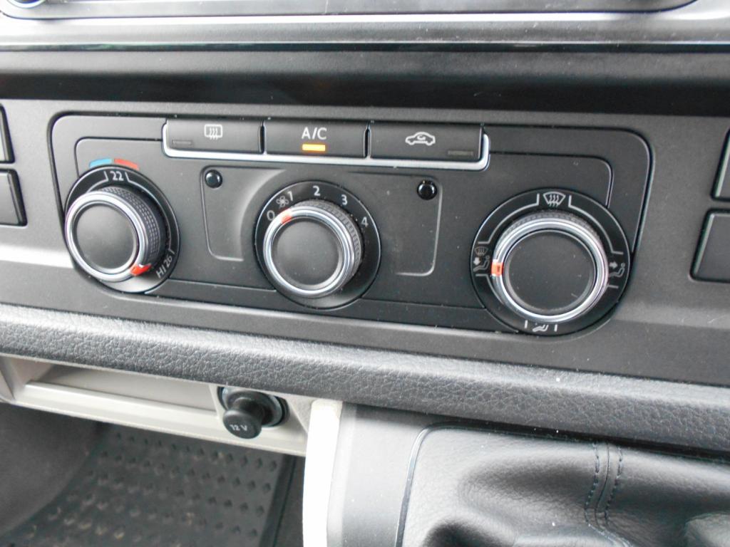 VOLKSWAGEN TRANSPORTER KOMBI