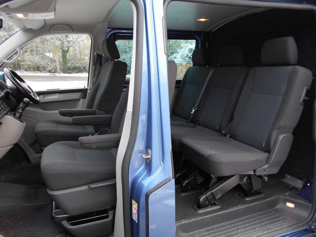 VOLKSWAGEN TRANSPORTER KOMBI