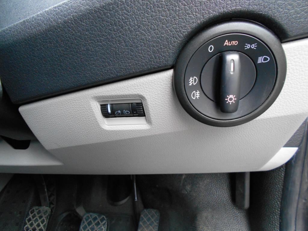 VOLKSWAGEN TRANSPORTER KOMBI