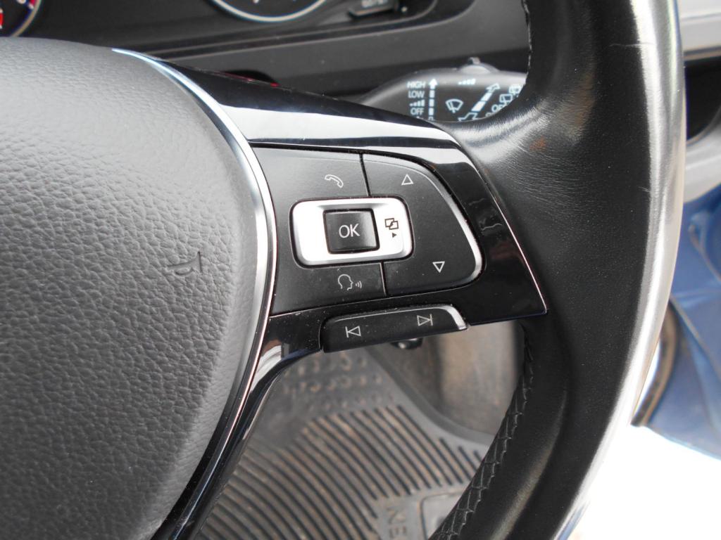 VOLKSWAGEN TRANSPORTER KOMBI