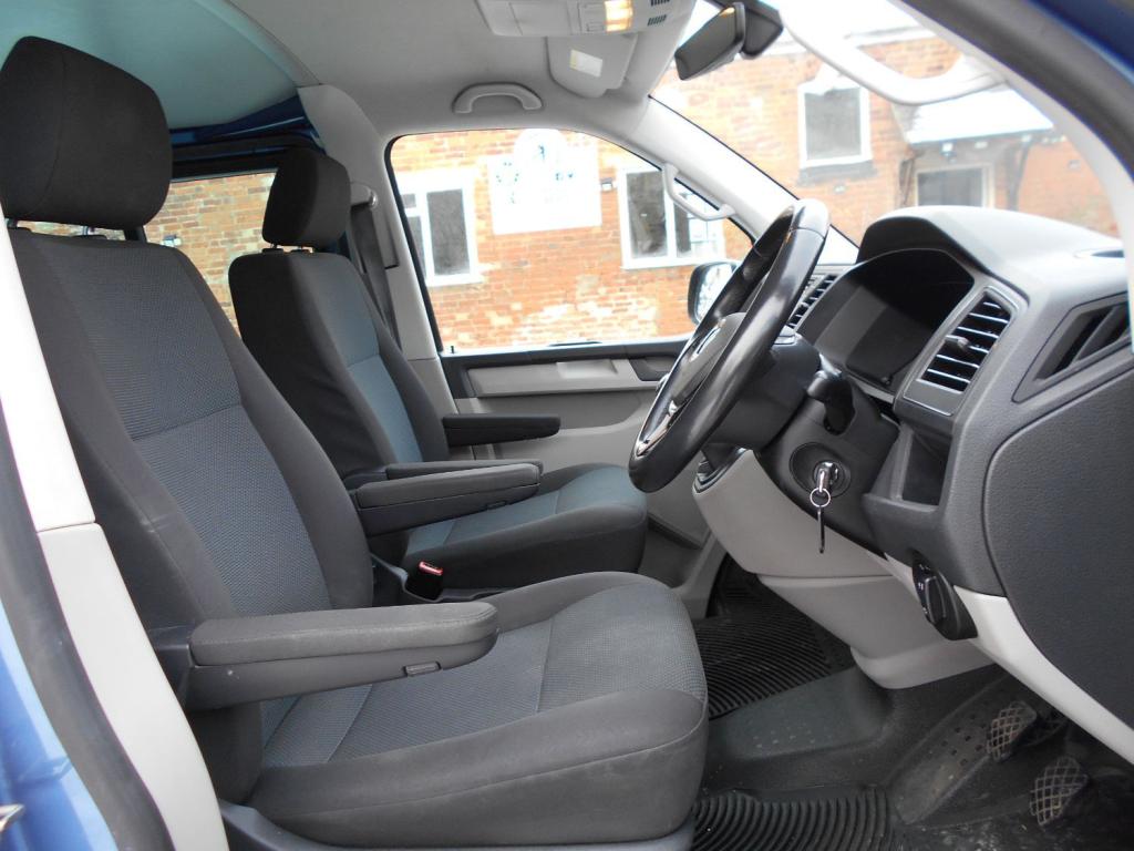 VOLKSWAGEN TRANSPORTER KOMBI