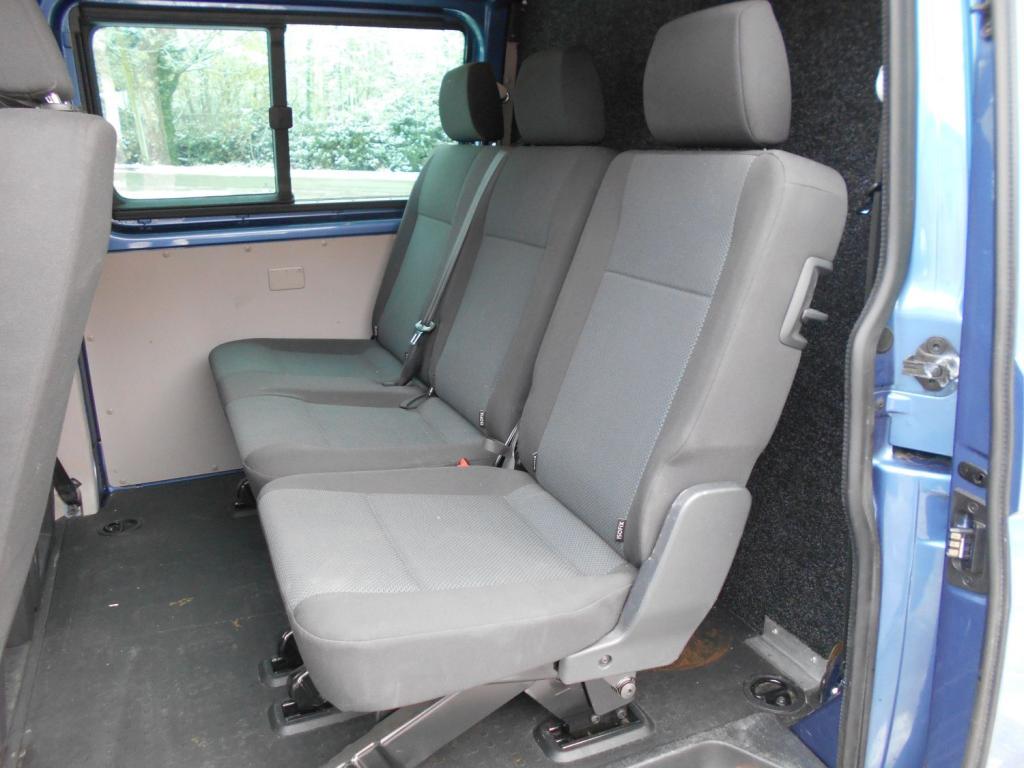 VOLKSWAGEN TRANSPORTER KOMBI