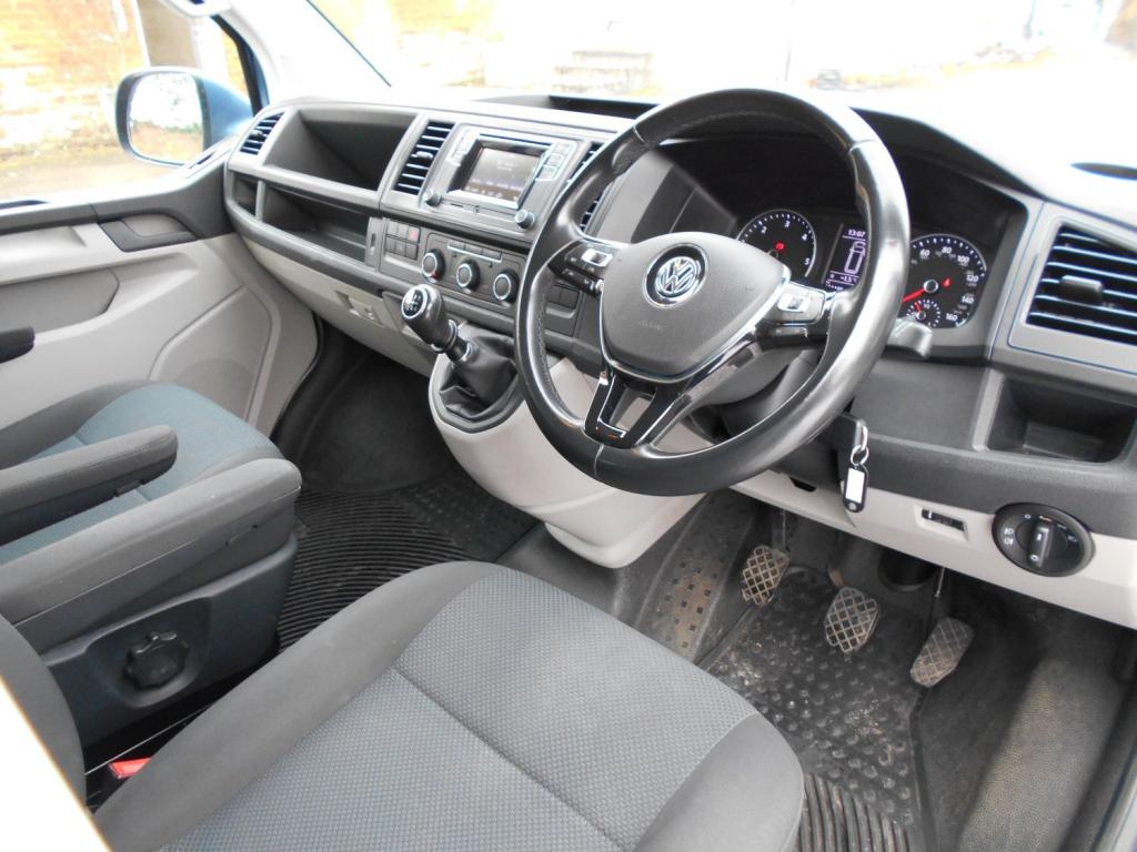 VOLKSWAGEN TRANSPORTER KOMBI