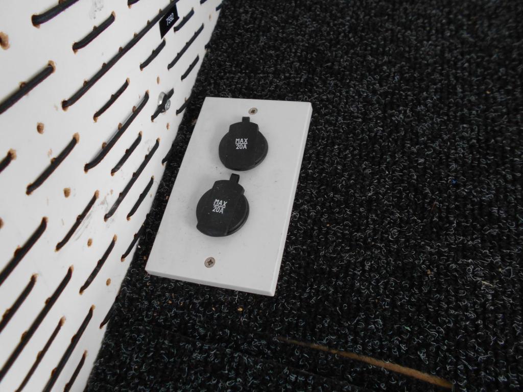 VOLKSWAGEN TRANSPORTER KOMBI