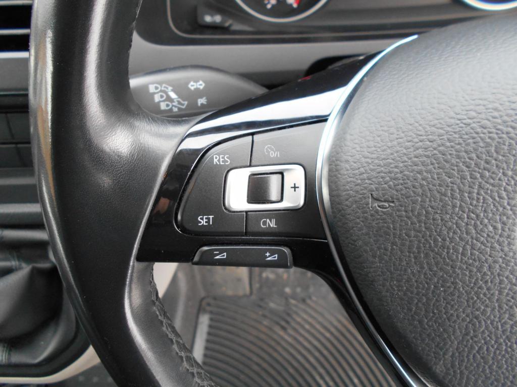 VOLKSWAGEN TRANSPORTER KOMBI