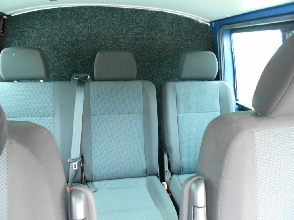 VOLKSWAGEN TRANSPORTER KOMBI