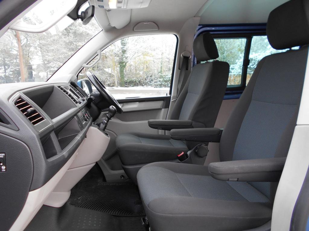 VOLKSWAGEN TRANSPORTER KOMBI