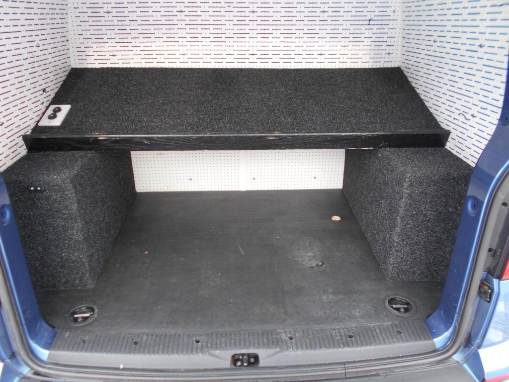 VOLKSWAGEN TRANSPORTER KOMBI