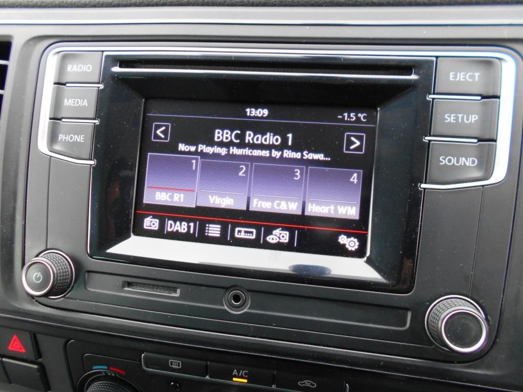 VOLKSWAGEN TRANSPORTER KOMBI