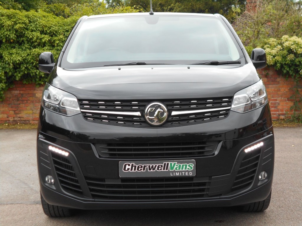 View VAUXHALL VIVARO 3100 2.0 D 120 SPORTIVE L2 H1 EURO 6 *NO VAT* 40,000 MILES