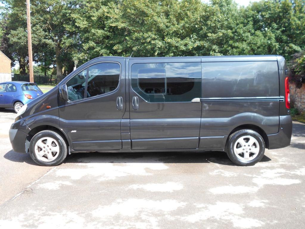 VAUXHALL VIVARO