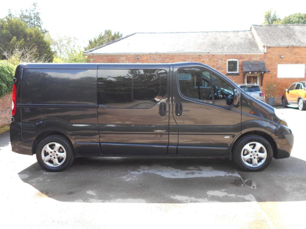 VAUXHALL VIVARO