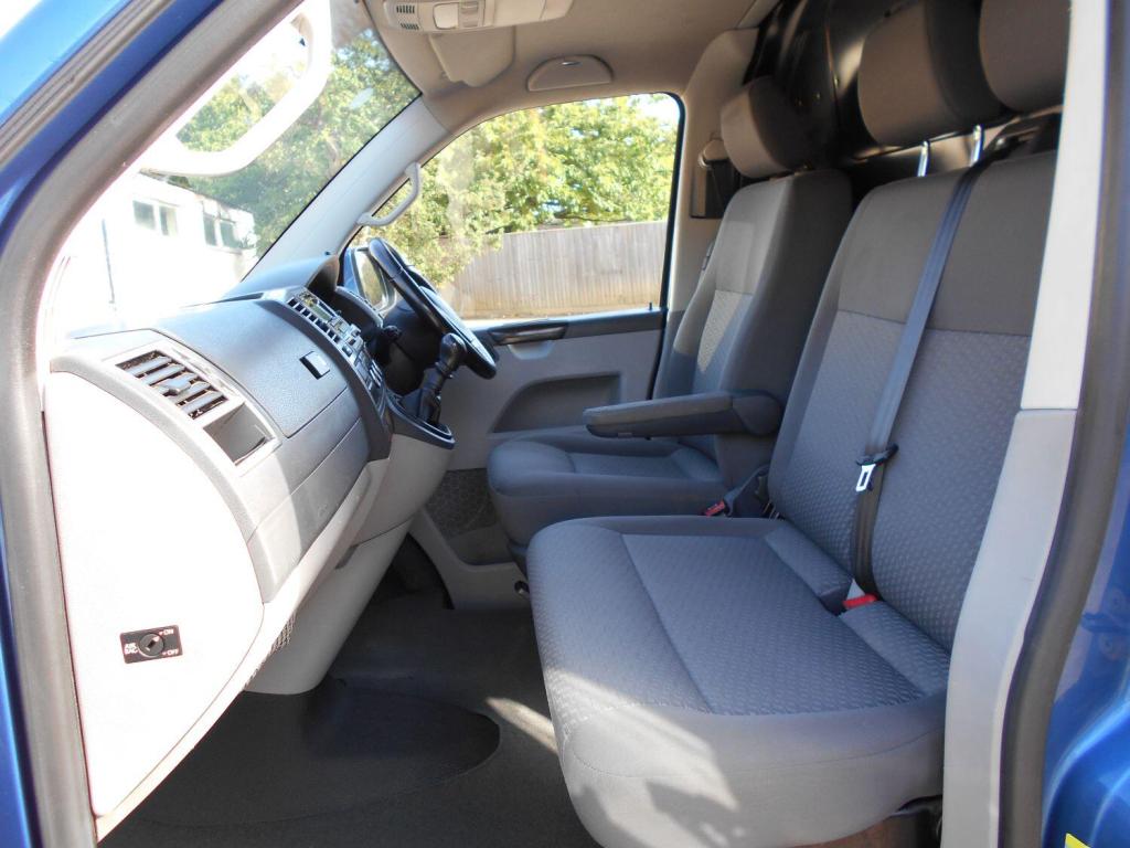 VOLKSWAGEN TRANSPORTER