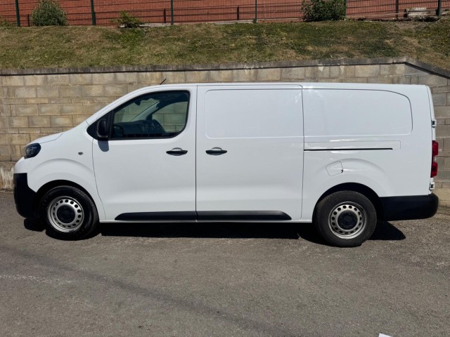 PEUGEOT EXPERT 1.5 1000 PROFESSIONAL PREMIUM LWB L2H1 ONLY 8,271 NO VAT