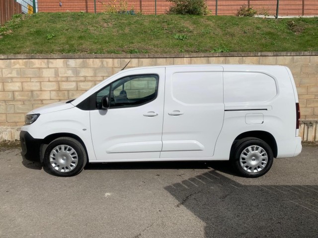 VAUXHALL COMBO 1.5 Turbo 2300 Pro LWB L2 21,613 MILES  FACELIFT  VAT INCLUDED