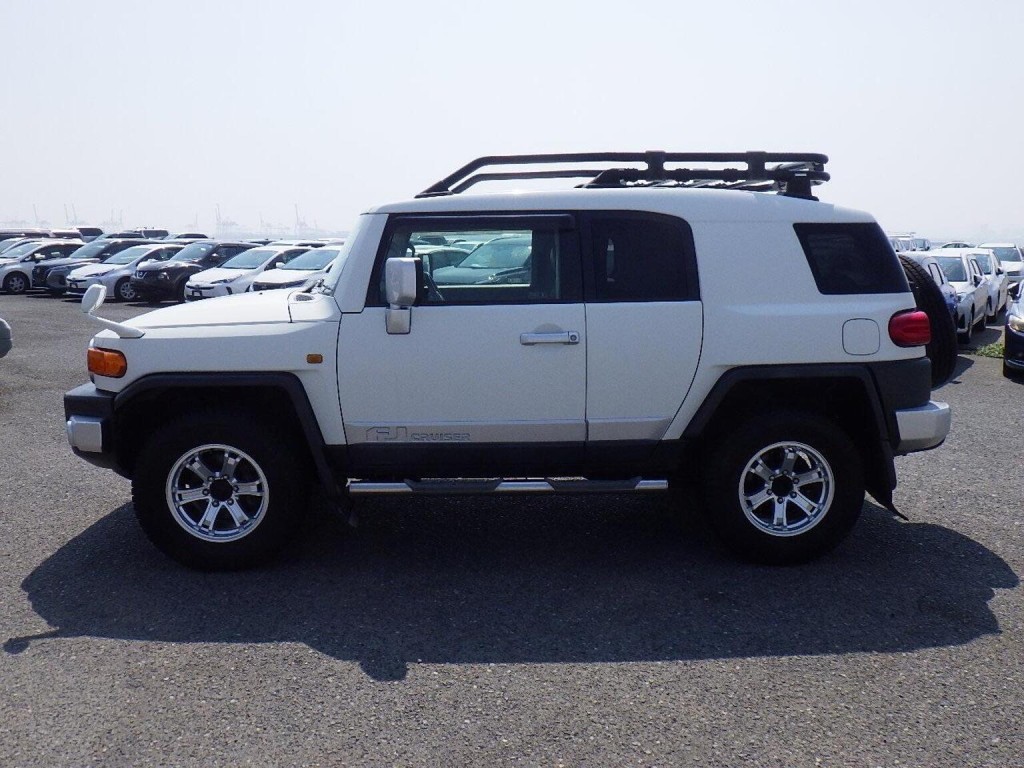 TOYOTA FJ CRUISER