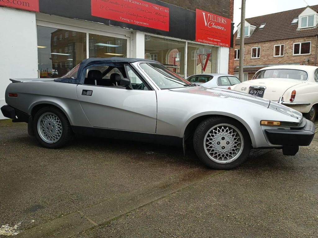 TRIUMPH TR7