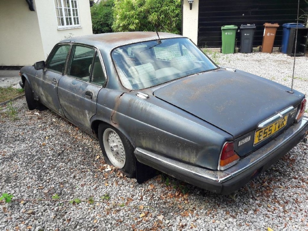 View JAGUAR XJ12 saloon