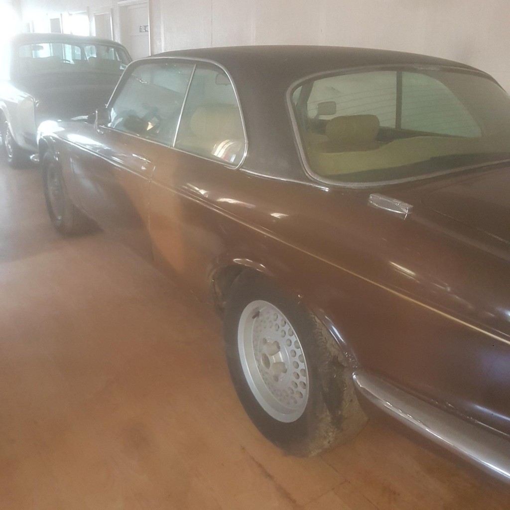 DAIMLER DOUBLE SIX