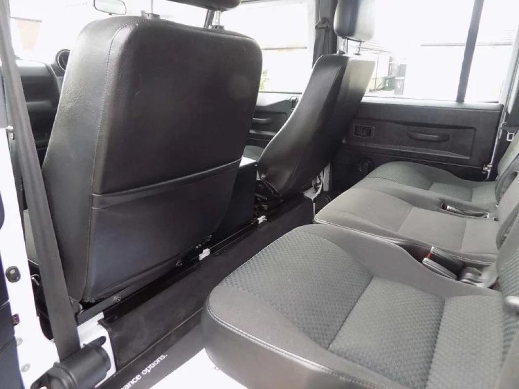 LAND ROVER DEFENDER 110
