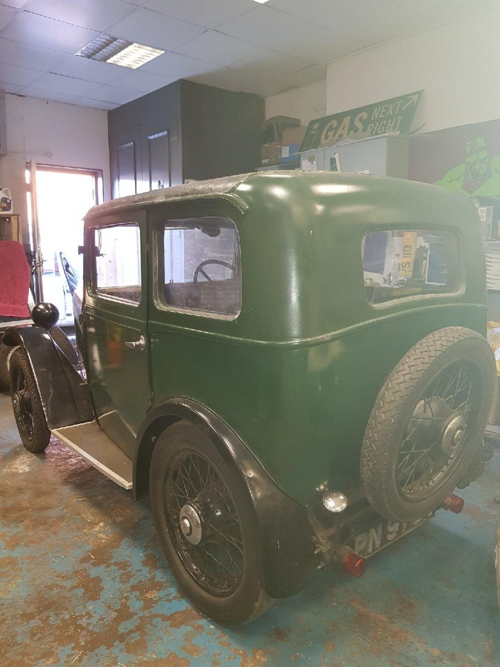 View MORRIS MINOR Box saloon