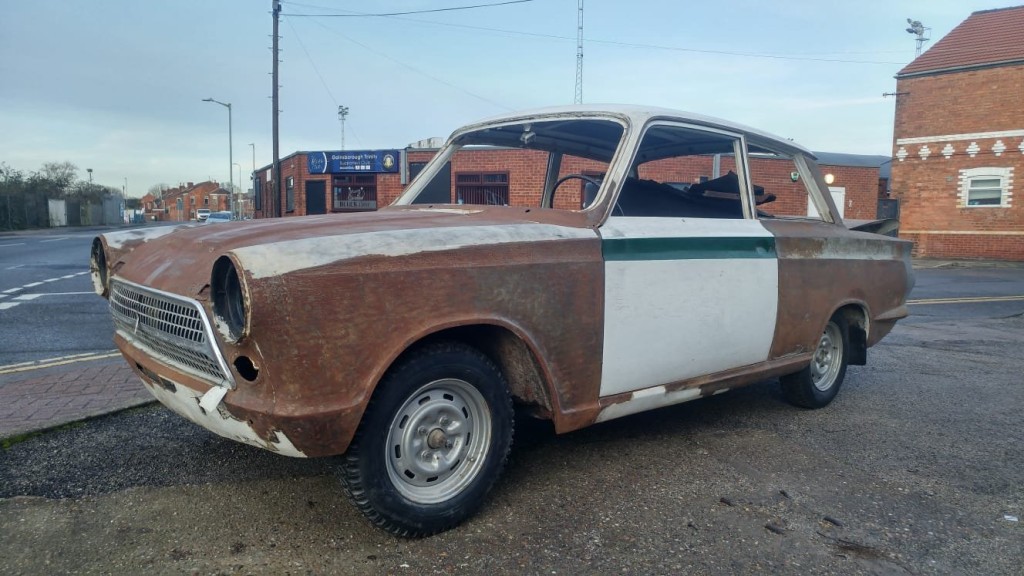 FORD CORTINA