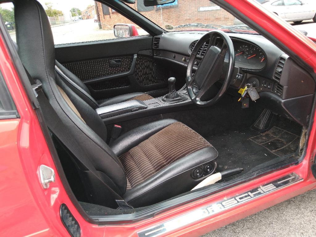 PORSCHE 944