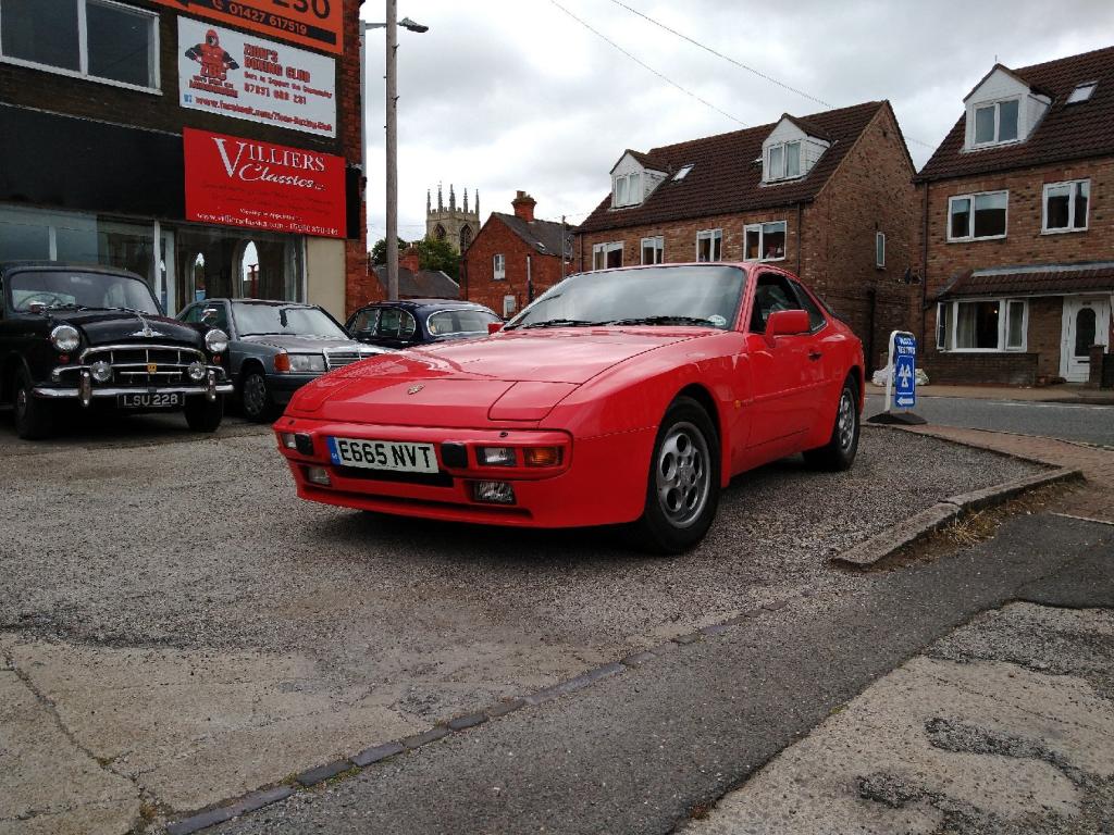 PORSCHE 944