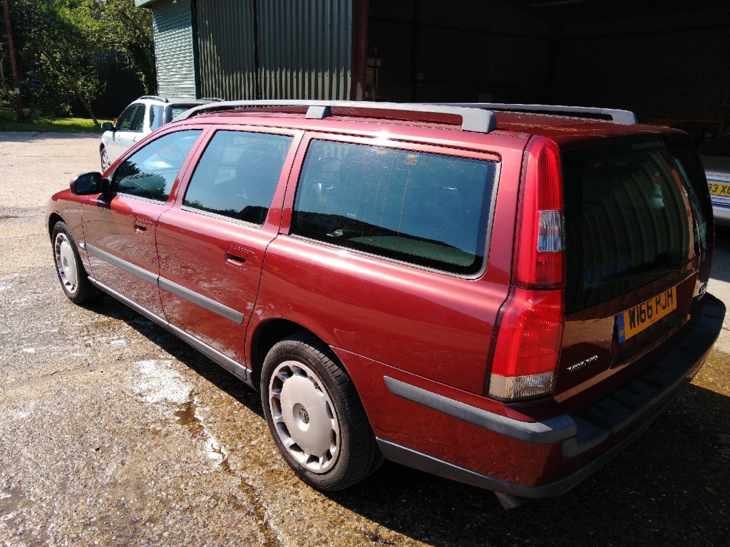 View VOLVO V70 2.4T