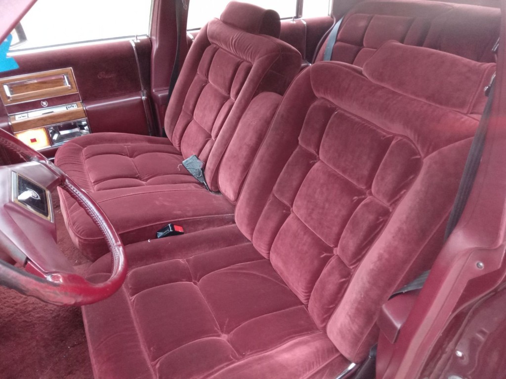 CADILLAC FLEETWOOD