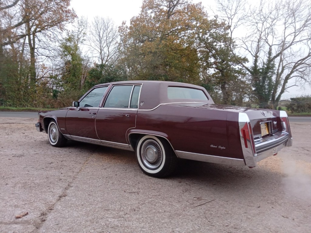CADILLAC FLEETWOOD