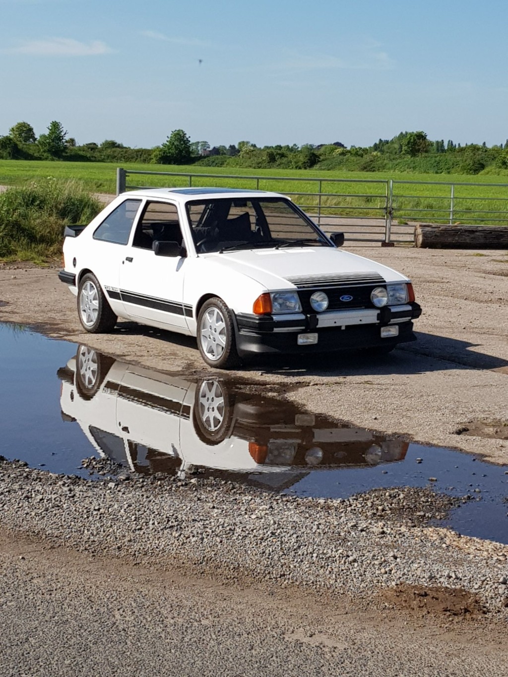 View FORD ESCORT RS1600i