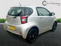 TOYOTA IQ