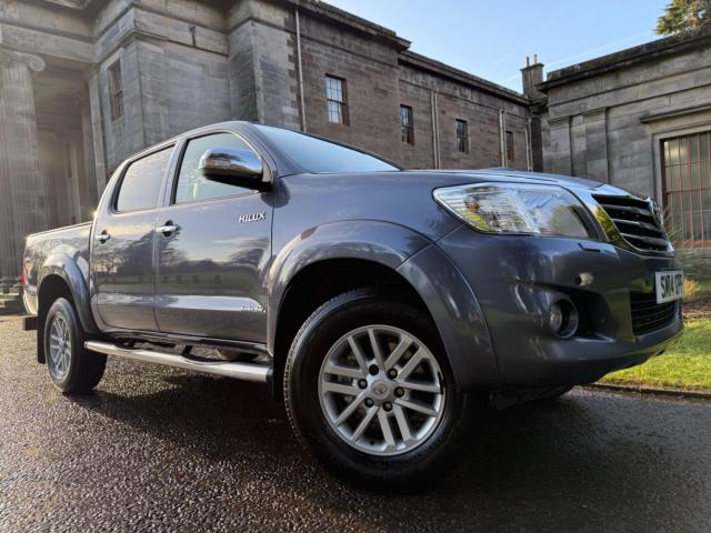 TOYOTA HILUX