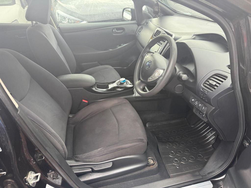 NISSAN LEAF