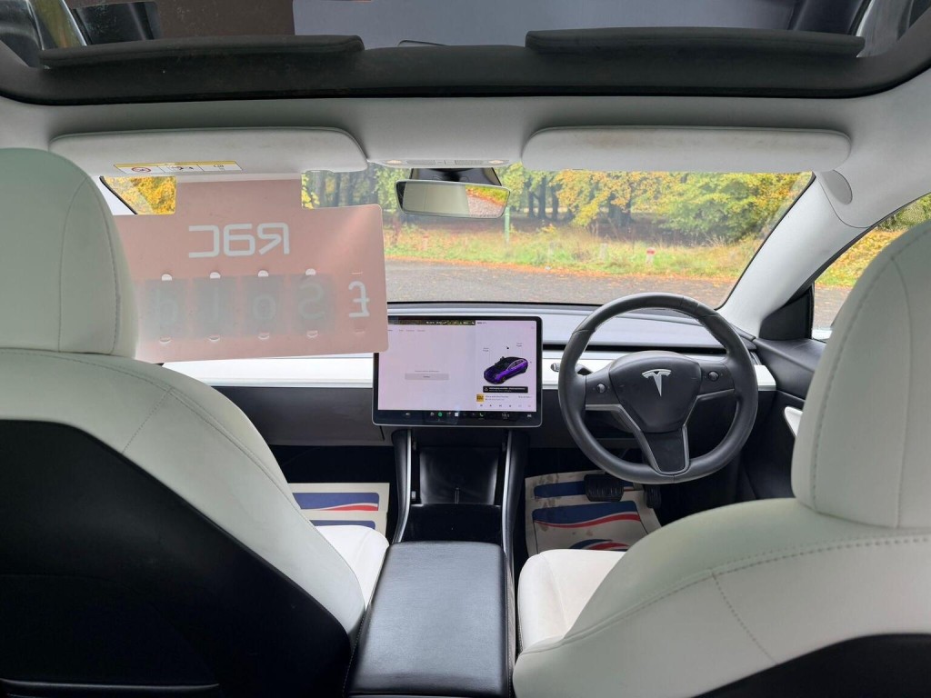 TESLA MODEL 3