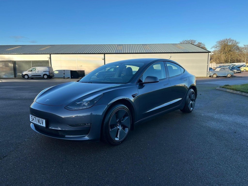 TESLA MODEL 3