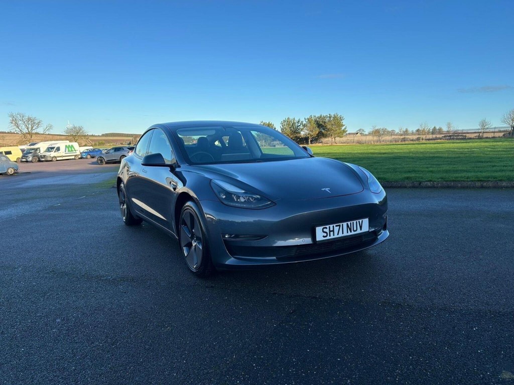 TESLA MODEL 3