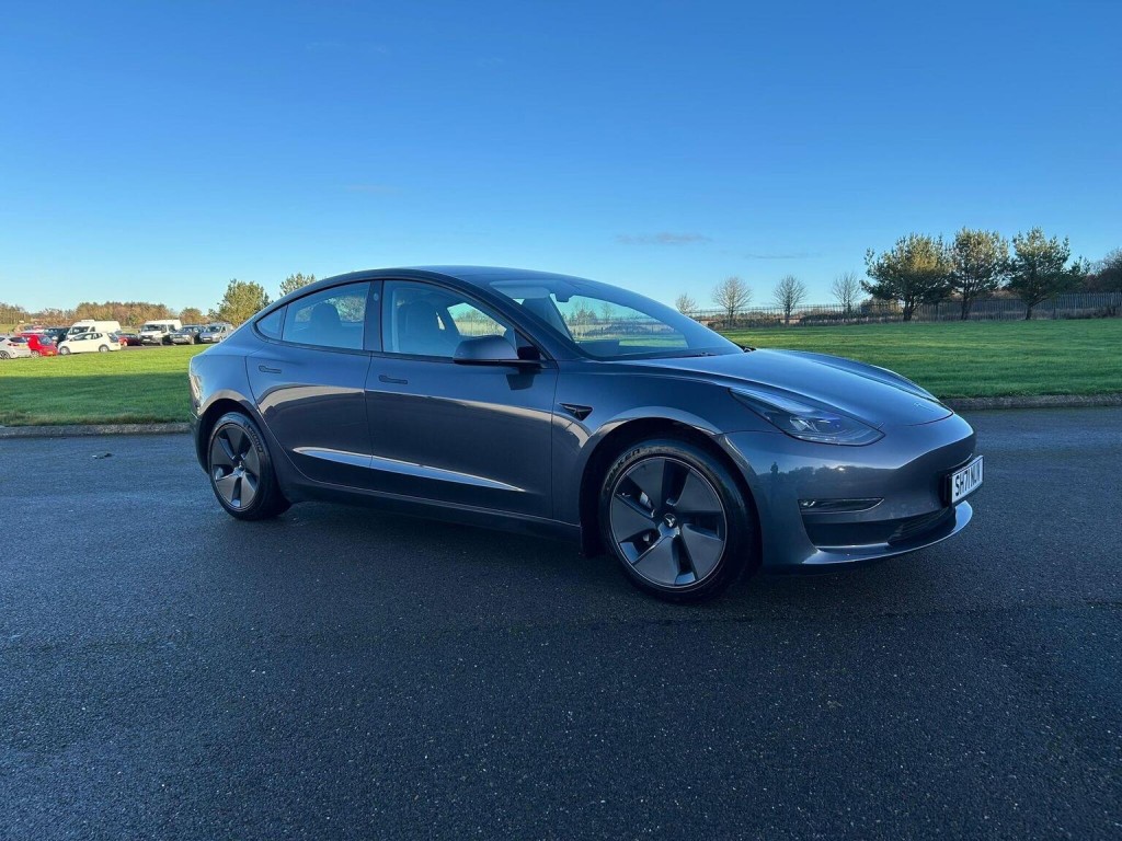 TESLA MODEL 3