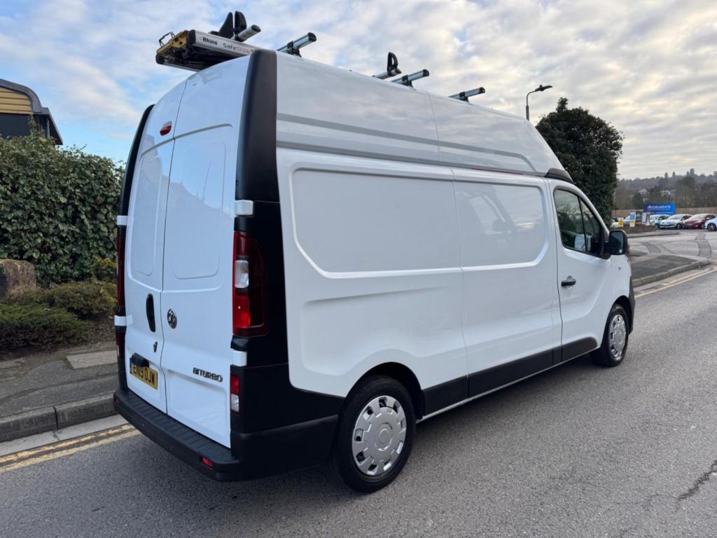 VAUXHALL VIVARO