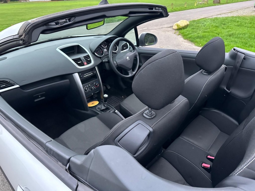PEUGEOT 207 CC
