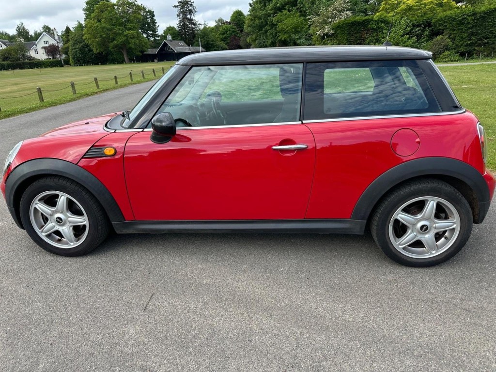 MINI HATCH