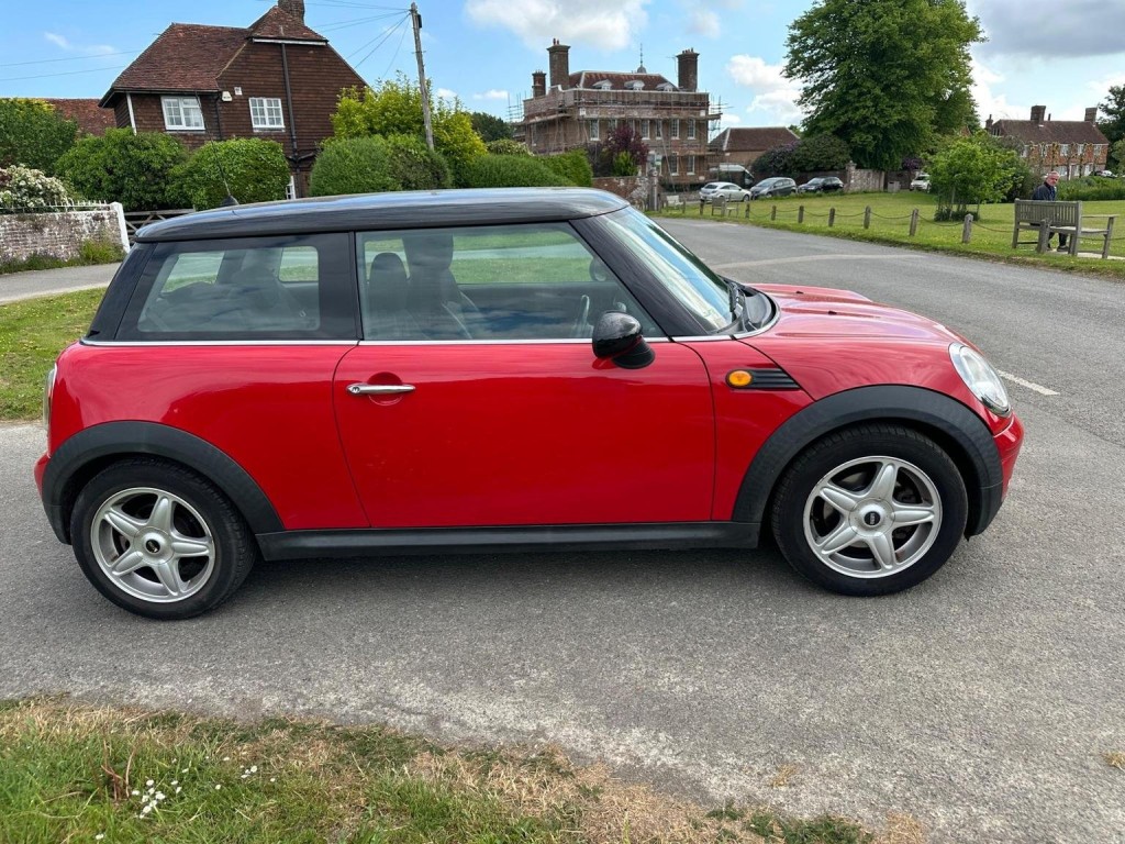 MINI HATCH